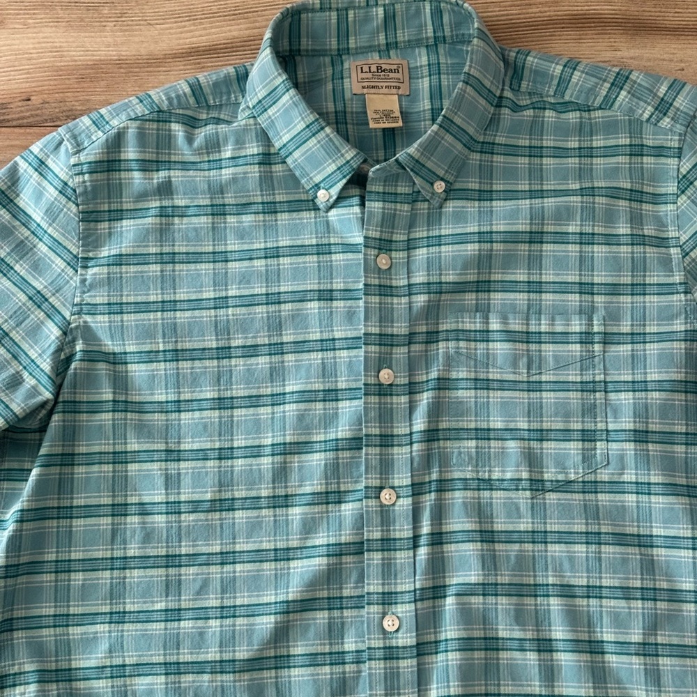 L.L.Bean Men's Large Short Sleeve Button Down Shirt in Teal and white Plaid
